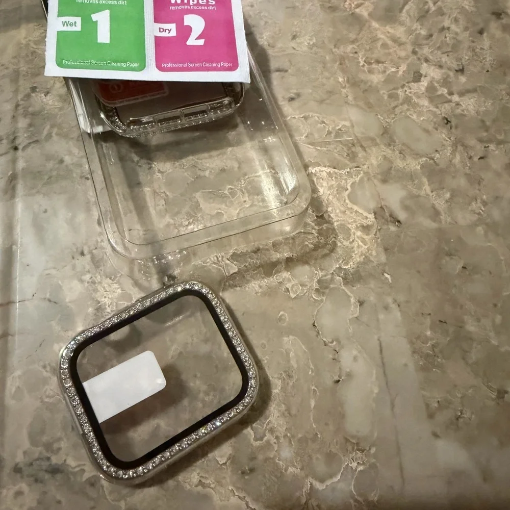 Silver and White Smartwatch Case Set